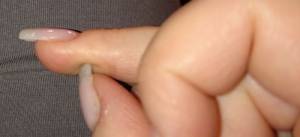 rechte Hand Ringfinger Seitenansicht Neues Jahr- neue Nägel in Anfänger Nageldesign