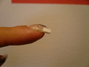  Reparatur eines einzelnen Nagels in Nagelmodellagen