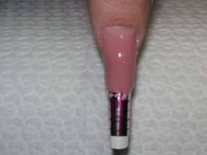 4- mit Makeup Gel(Pink Extension Gel) den Nagel modelieren und aushärten Babyboomer Naturlook Nails Anleitung in Nageldesign