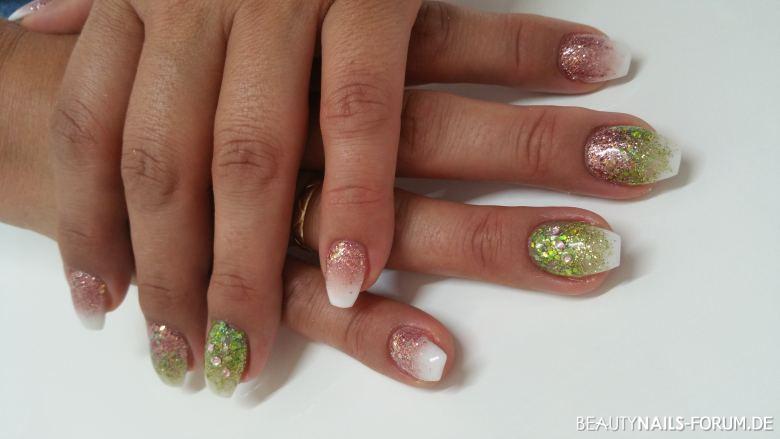 Acrylmodellage Babyboomer mit Glitzer Acrylnägel - Acryl von Vylet Nailart