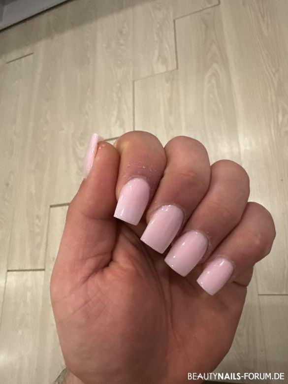 Acrylnägel als Junge Acrylnägel rosa - Square Natur Nailart