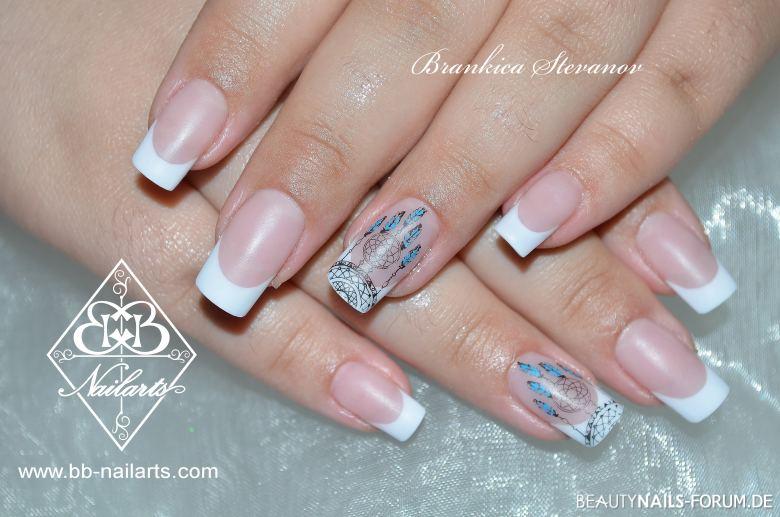 Classic French Manicure mit Traumfänger