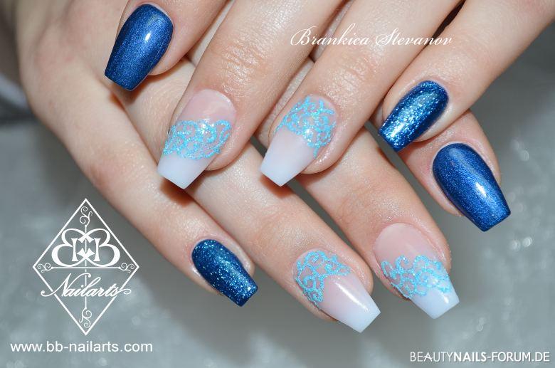 Coole Babyboomer Mit Reliefdesign Fullcover Blau Acrylnagel