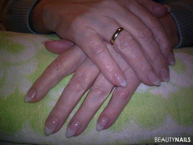 Finger meiner Oma Acrylnägel - Acrylnägel mit milchigem French. Nailart