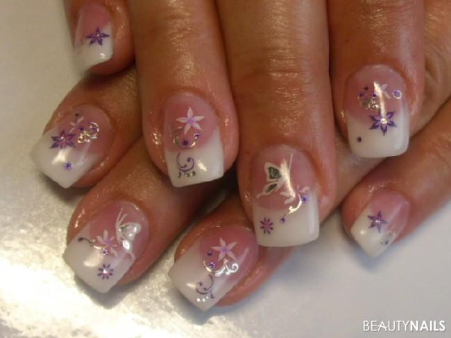 French mit Sticker Acrylnägel - Klassische French Acryl weiss mit Stickern anschliessend Top Nailart