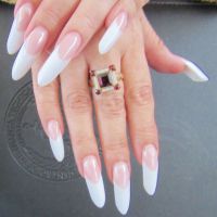 Lange Mandelform - French Manicure Design Acrylnägel