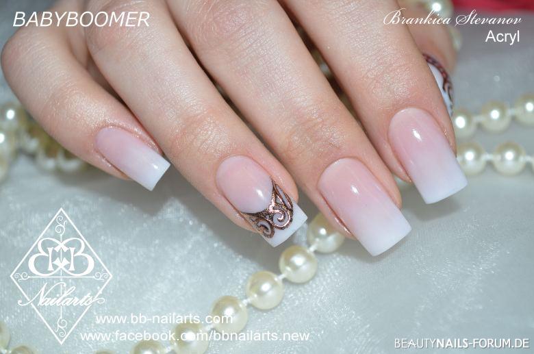 Lovely Babyboomer Acrylnägel - Babyboomer mit Foliendesign Nailart