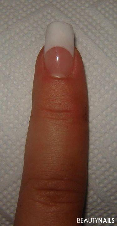 Mein erster...BITTE BITTE HELFT MIR Acrylnägel - so, nach schulung hier mein erster gepinschter nagel. produkte Nailart