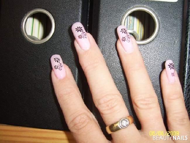 Nägel recht schlicht Acrylnägel - Nägel in Acryl. Nagellack von Holywood Nails und Stamping von Nailart
