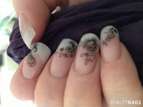 Natural Nails mit Ornamenten Acrylnägel - Nägel gearbeitet mit Cleartips, Rose Make-up, Natural White Nailart