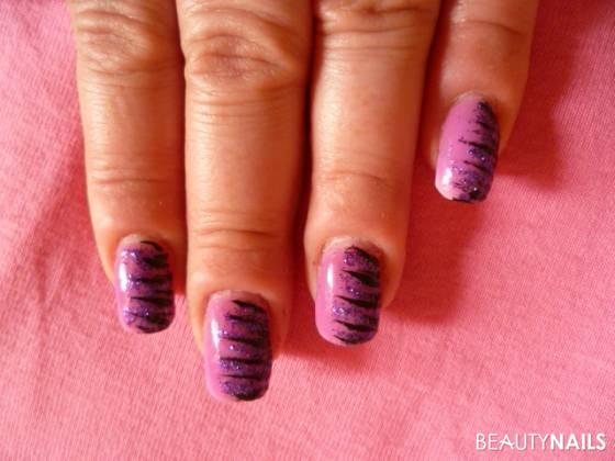 Pink Farbacryl halbseitig mit Glitzer und schwarzen Streifen