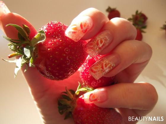 Erdbeer / strawberry Nails - Glitter Frühling- & Sommer - glitter mit erdbeer fimos und stamping. Nailart