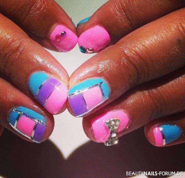 Frame nails colorful