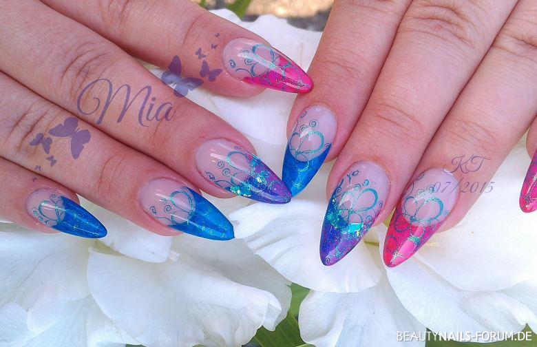 Frenchnägel - Gelmodellage - Mandelform blau/pink Frühling- & Sommer - Ich habe mir zugetraut, meiner lieben Bekannten ihren kleinen Nailart