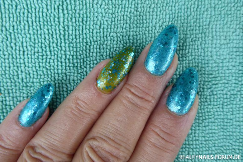Grün kombiniert mit Türkisblau Frühling- & Sommer grün türkis - NNV mit Gel, Farbe mit Lack sowie Überlack klar mit türkisen Nailart