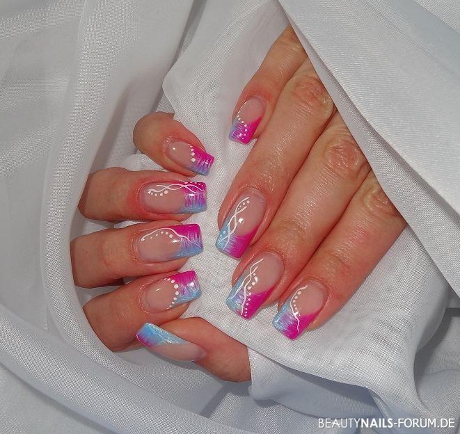 Sommerliche Nägel in hellblau / pink Frühling- & Sommer - Gearbeitet mit Modellagegele von Touche, Frenchfarben sind von Nailart