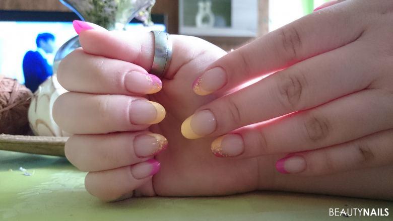 Sommerliches Design pink gelb und Gold glitzer Frühling- & Sommer - Erste modellage mit tunneltips (danke dir nochmal desi:)) Farben Nailart
