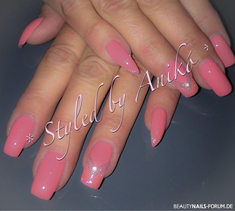 Summer Nails in Coral & Crystal