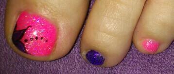 Füße in Neonpink und lila Fullcovergel Füsse - Gel in neonpink Glitter und Magic purple glitter von emmi mit Nailart
