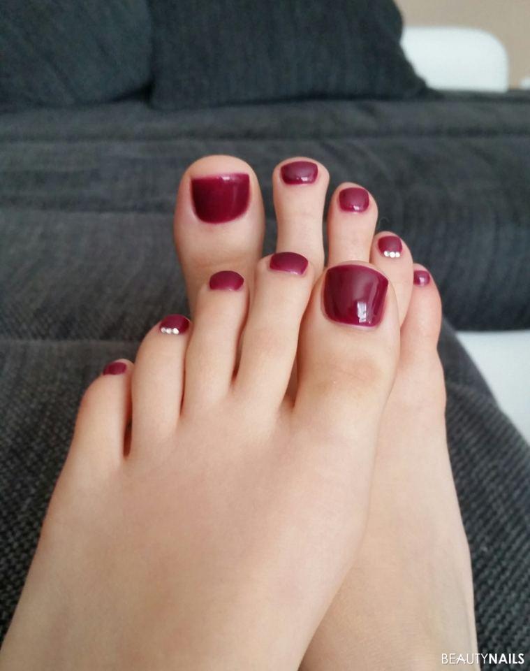 Fußnägel dunkel-rot - Fullcover mit Strass Füsse - Farbe selber gemischt aus denn Farben juicy grape  und violett Nailart