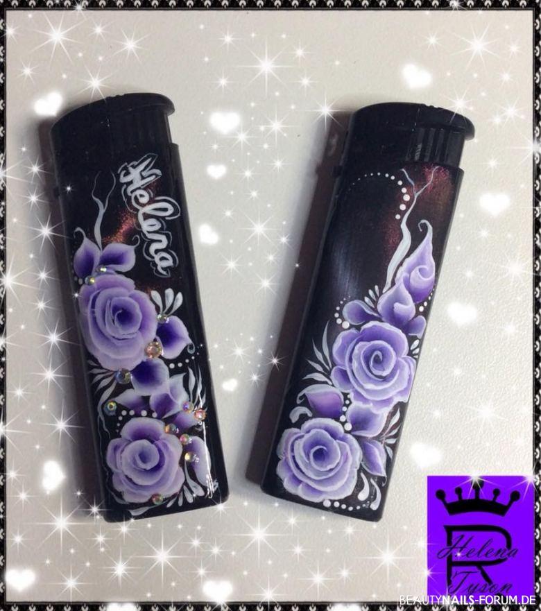 One Stroke Blumen auf schwarzem Feuerzeug Gegenstände lila schwarz - Feuerzeuge mit One Stroke und Namen Nailart