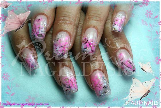 Airbrush pink floral Gelnägel - Untergrund Glitter, pink Airbrush und stamping Schmetterlinge Nailart