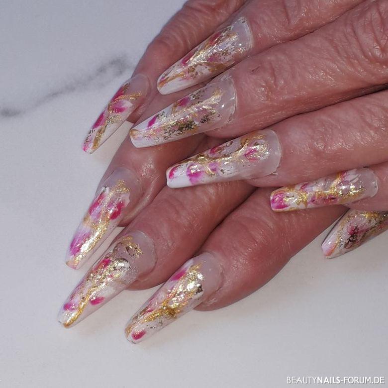 Babyboomer, Blumen und Gold Gelnägel rosa gold nude - Neuanlage der Nägel mit Schablone und Fibergel. Handgemalte Nailart