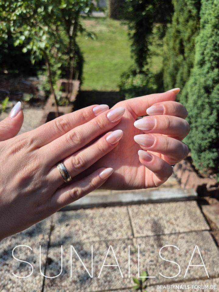 Babyboomer Pigment Gelnägel weiss nude - Babyboomer mit Pigment Nailart