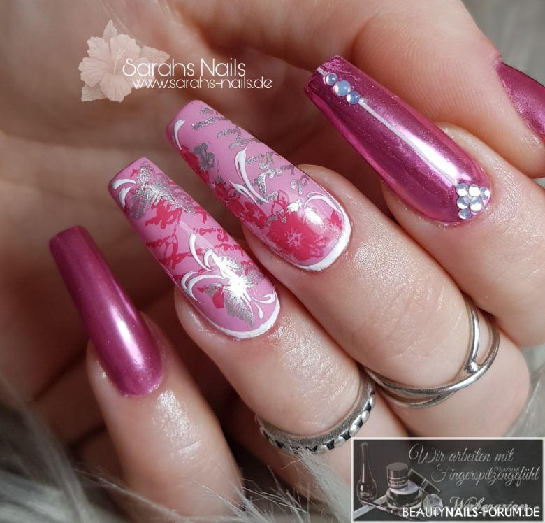 Ballerina Chrome & Stamping Nails Gelnägel pink rosa silber weiss - Farbgel, Stampinglack, Malerei in Weiß, Steinchen und Versiegler Nailart