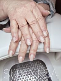 Beige Natur Gelnägel