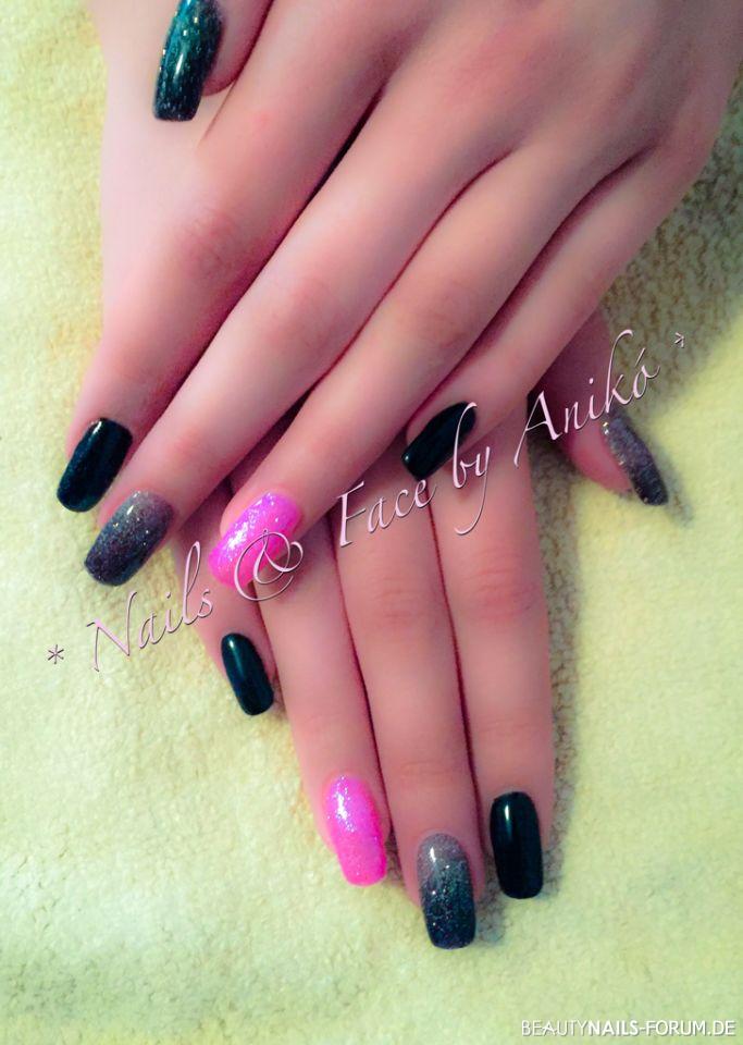 Black & Pink & Thermo-Color Nails