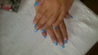 blau mit steinchen Gelnägel