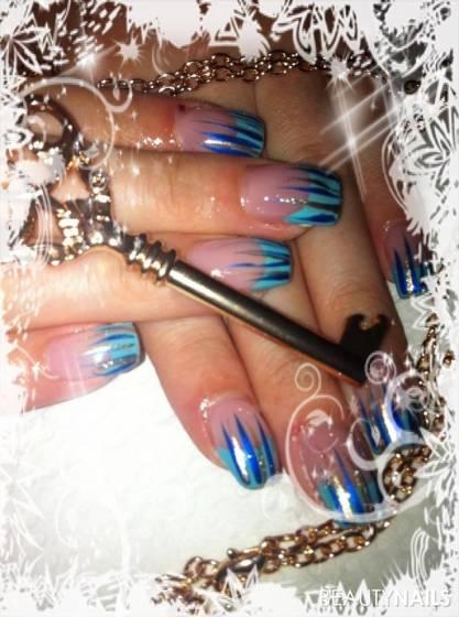 Bleu Gelnägel - French in Türkis ( studiomaxx) und feine Linien mit nailartfarbe Nailart