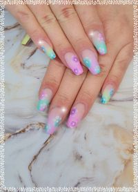 Bunte Airbrush Nägel in neon mit Blumen Gelnägel