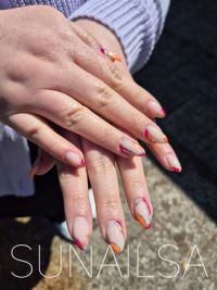 Bunter Frühling Gelnägel