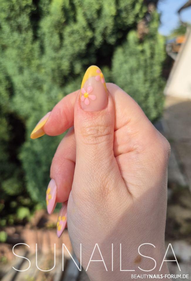Daumen rosagelb Gelnägel rosa gelb nude - Mein Lieblingsnagel derDaumen Nailart