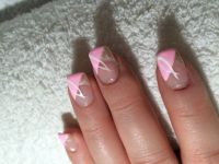 Diagonales French in rosa mit Linien Gelnägel