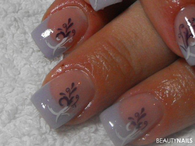 Flieder Frensh Gelnägel -  Nailart