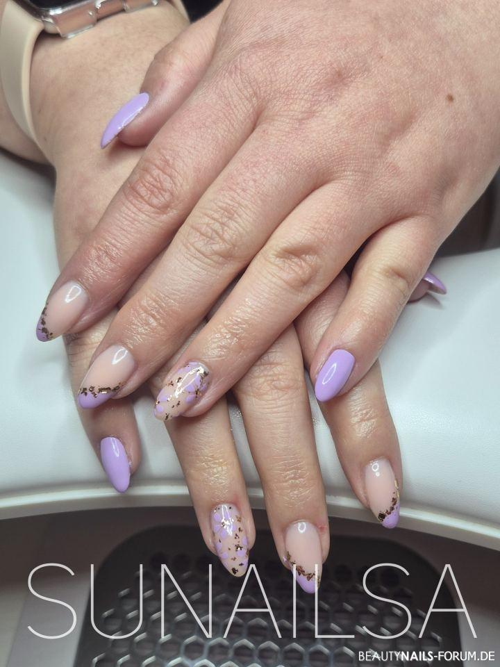 Flieder Gold Gelnägel lila gold - Frühling Hallo Nailart