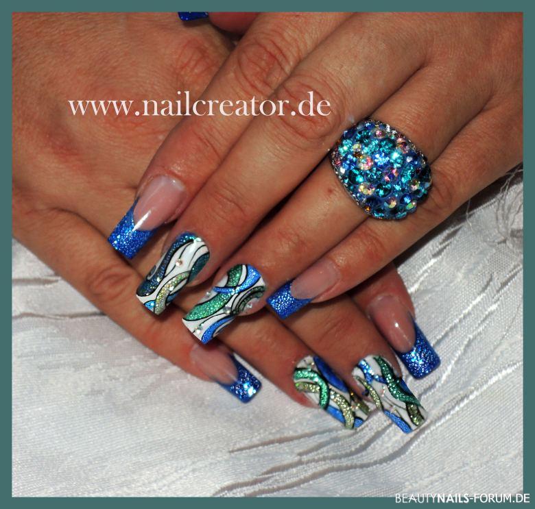 French mit Abstraktem Design Gelnägel blau türkis weiss - Chrome Glitter gele von nail Creator Shop.Eigentlich trage ich Nailart