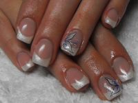 French Nails mit Nageldesign Gelnägel