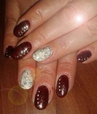 Fullcover in weinrot und weiss Gelnägel