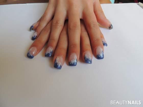 Gel Nägel blau mit weiße blumen Gelnägel - Hanse nail Gele benutzt und Stamping Nailart