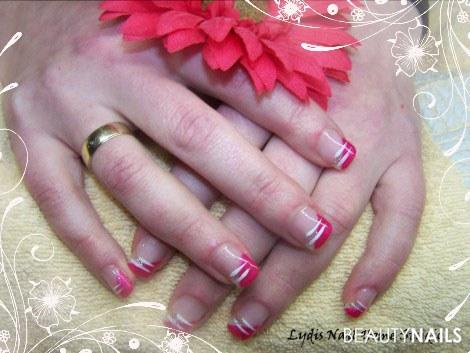 Gelmodellage mit Tips in pink mit weis und glitzer Gelnägel - Tips von SNC; Nagelköl von SNC und Gele von K&M Nails Nailart