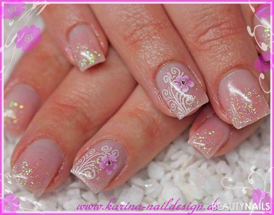 Glitter Gelnägel - Glitter mit weißem Stamping und Airbrush Blume Nailart