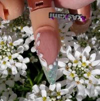 Glitterfrench türkis mit Blumen-Malerei Gelnägel
