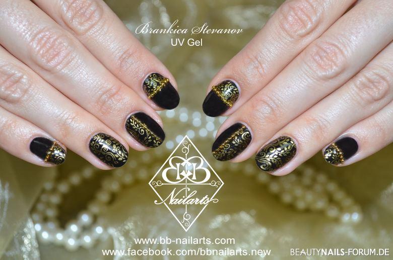 Golden Diva Nailart - schwarz mit goldenen Ornamenten Gelnägel