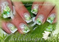 Grüne Fimo Nailart mit Gras und Blumen Gelnägel