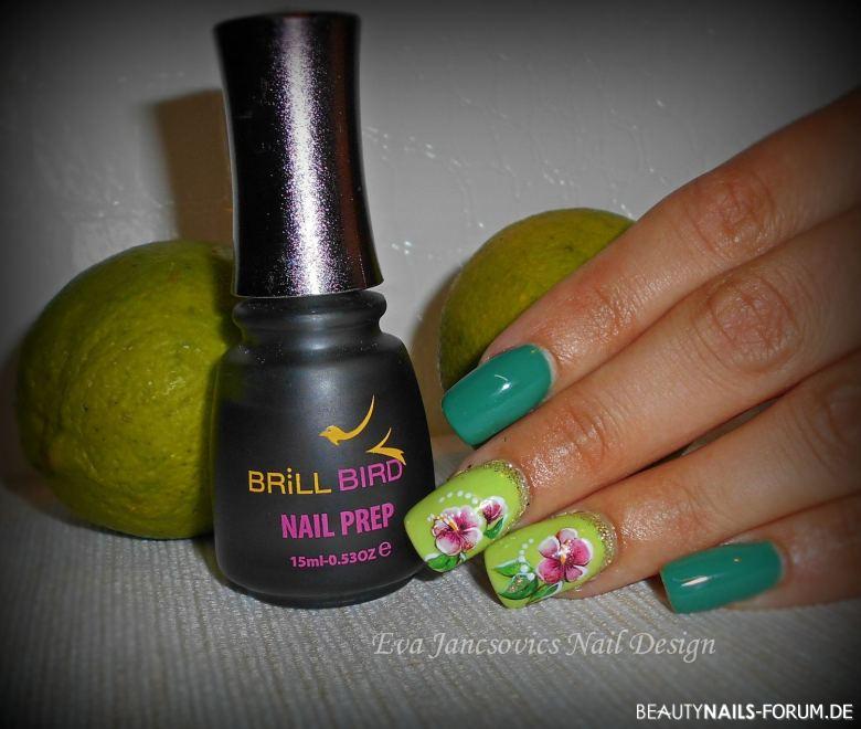 Grüne Nägel mit Hibiskus Gelnägel - Pinselmalerei Nailart