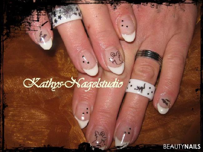 Helloween Gelnägel - French soft weiß mit Helloween Tattoos gel MPK nails Nailart